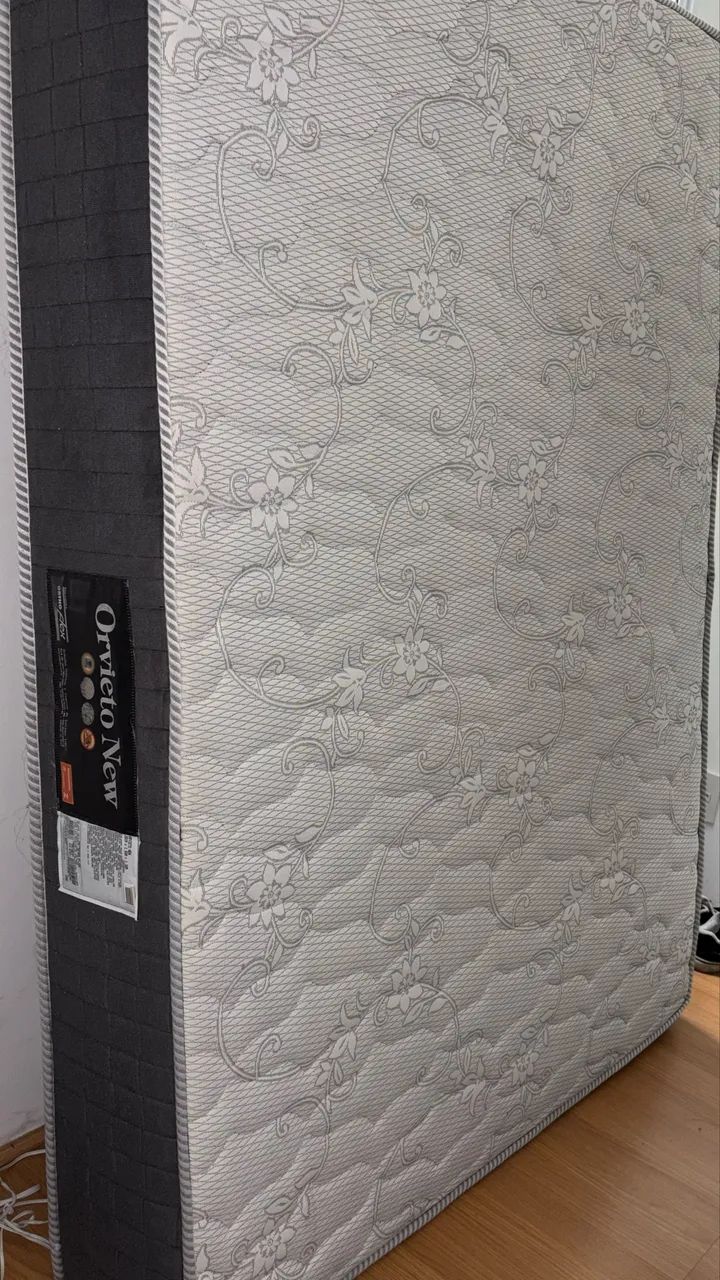 Vendo Cama Box Casal e Base
