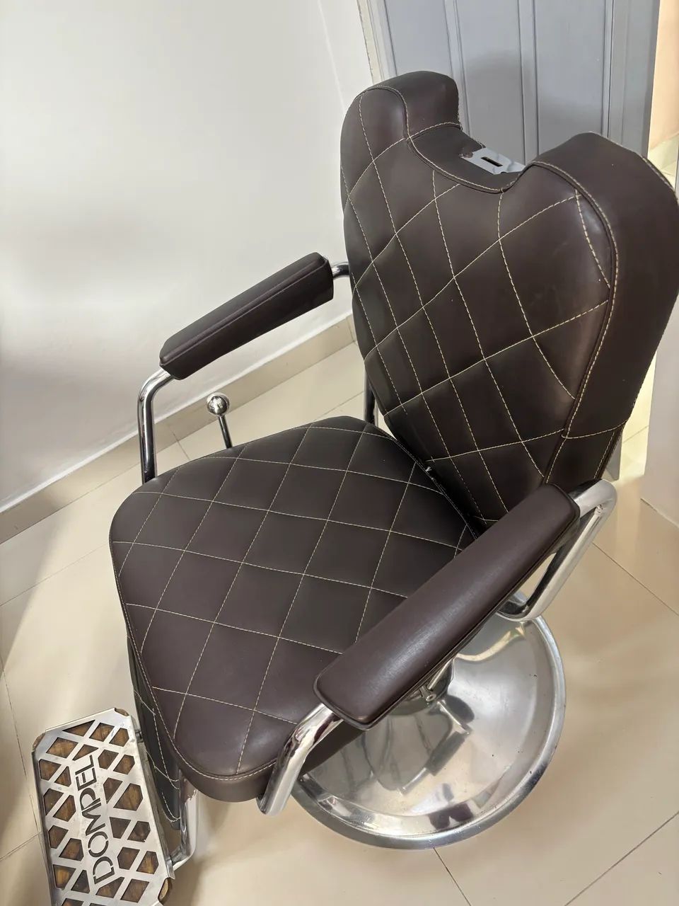 Vende-se cadeira de barbeiro  - Foto 3