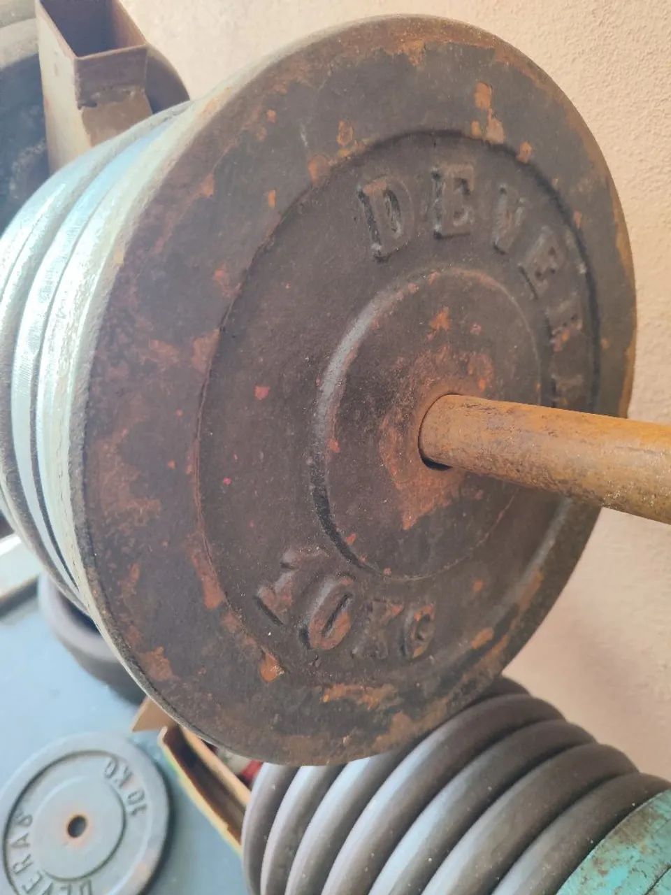 Anilhas de ferro 10kg 70 reais cada  - Foto 3