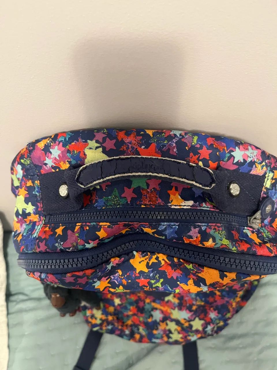 MOCHILA KIPLING SEOUL estrelas coloridas  - Foto 5