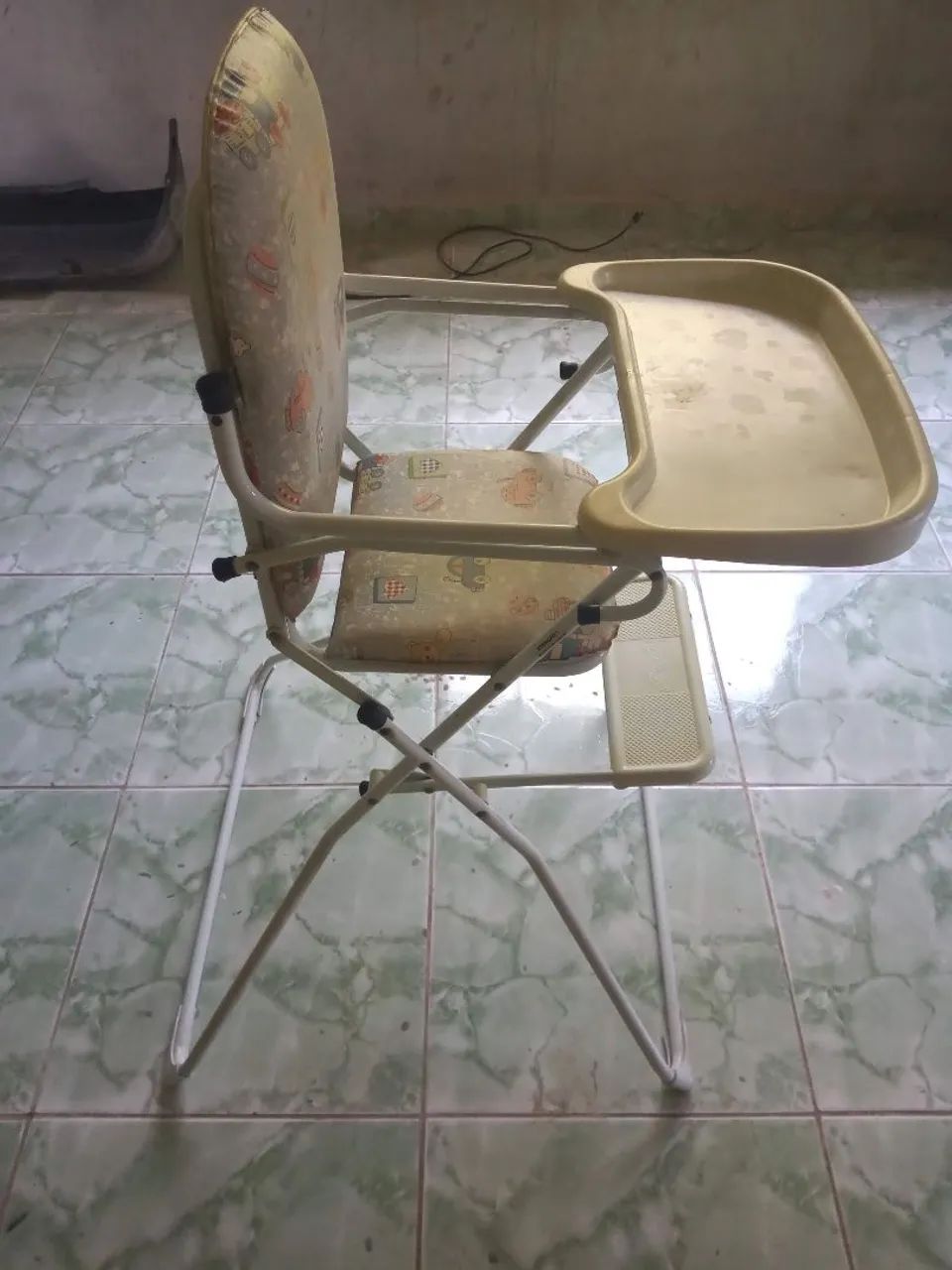 Cadeira de alimentação infantil