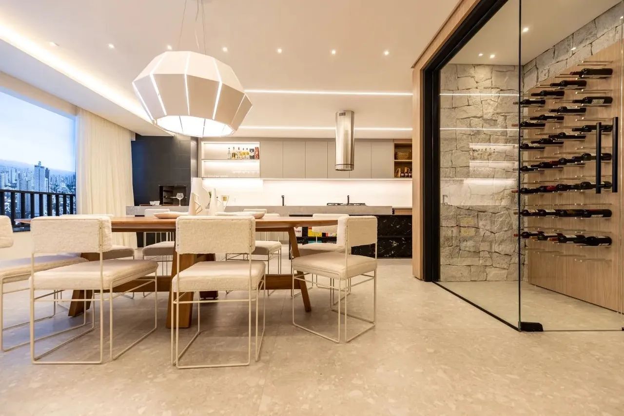 Apartamento com 3 suítes, 140m2, ao lado da Praca T23, Colegio Wr, Setor Bueno