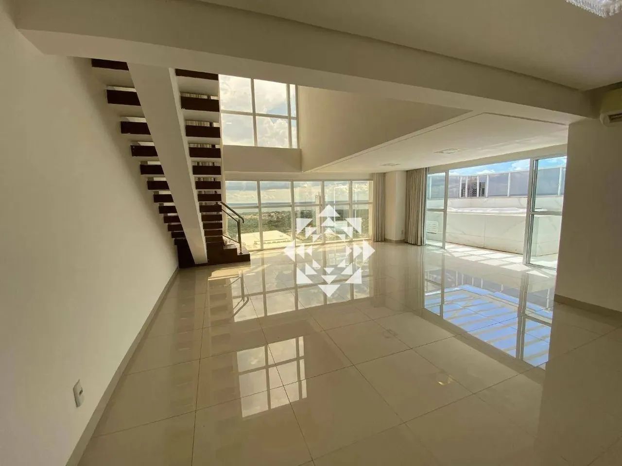 Cobertura duplex com 3 suítes e vista para o lago no Edifício Capim Dourado - Foto 3