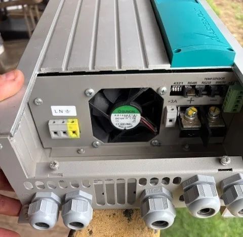 Inversor 24VCC 1500 W e carregador demais painel de controle para motor homes e embarcão - Foto 12