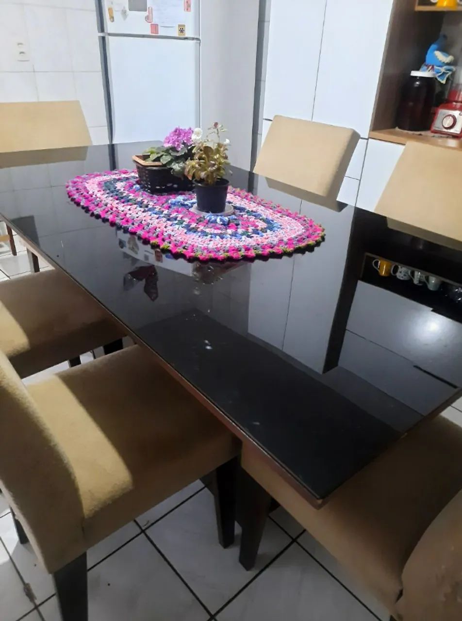 Mesa grande com 6 cadeiras - Foto 2