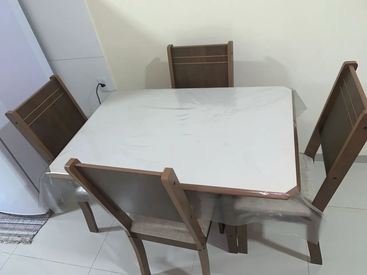 Mesa com 4 cadeiras