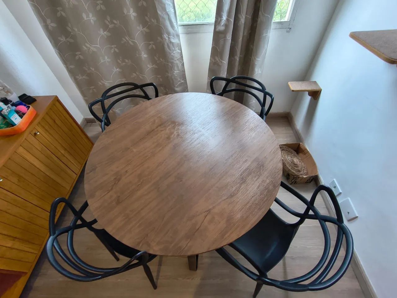 Mesa e cadeiras 