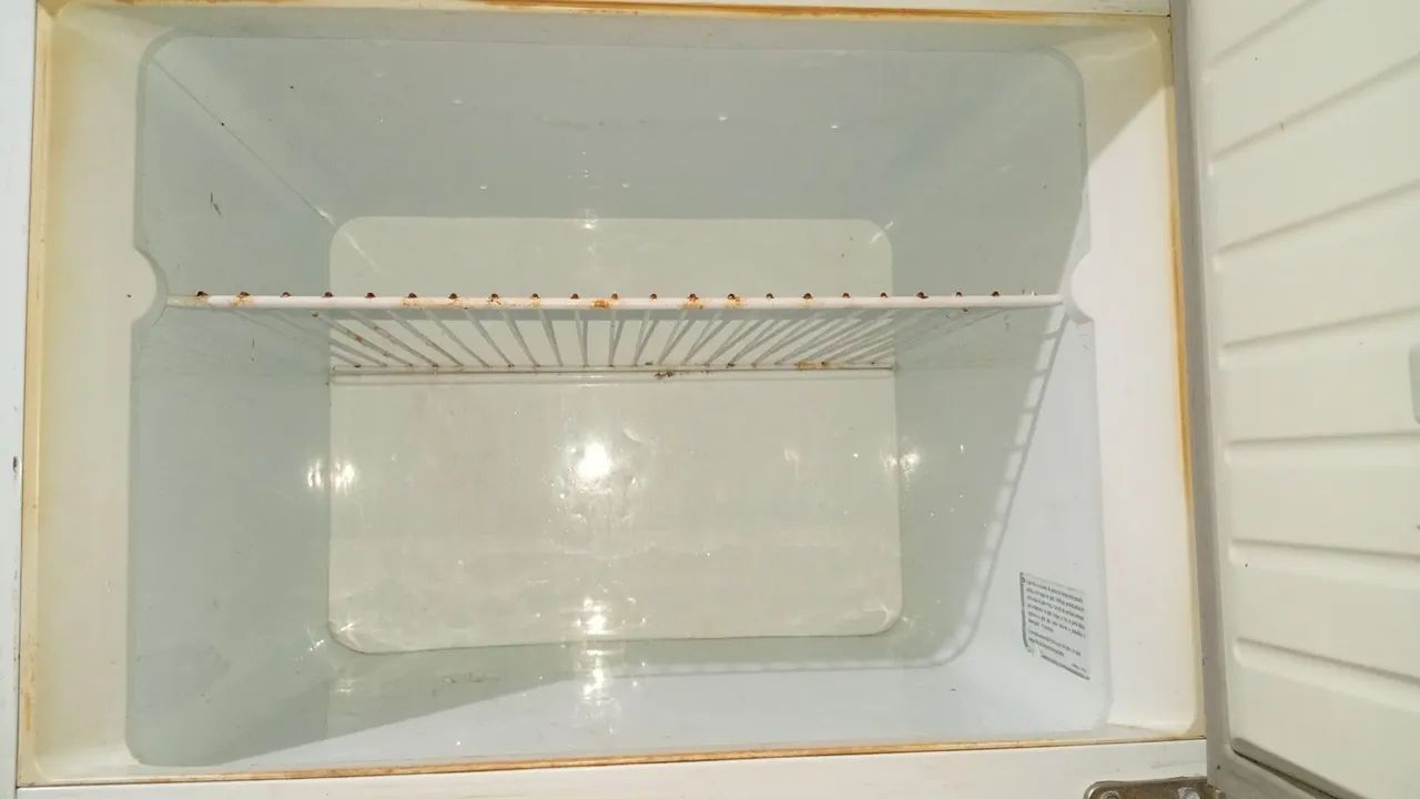 Vendo geladeira funcionando tudo - Foto 2