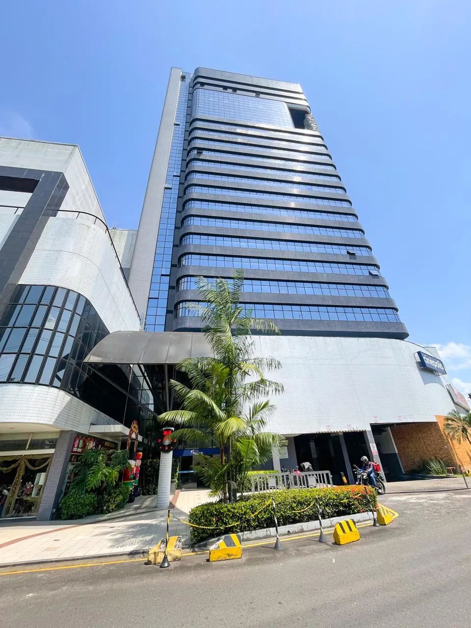 Sala Comercial no Torre Business Millennium 33m² Semimobiliada