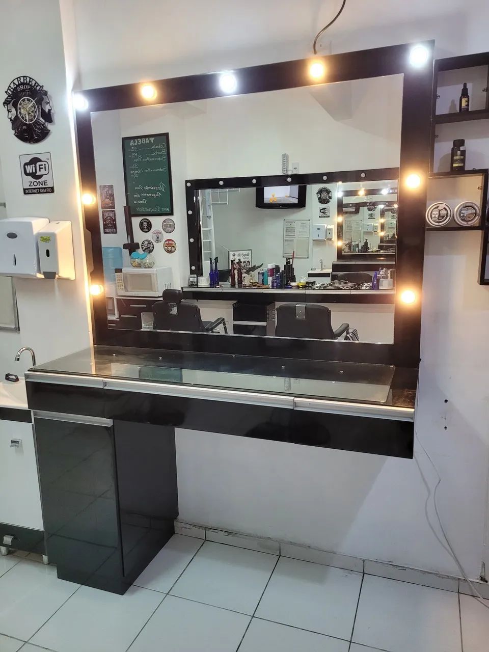 Bancada para barbearia ou salão de beleza 