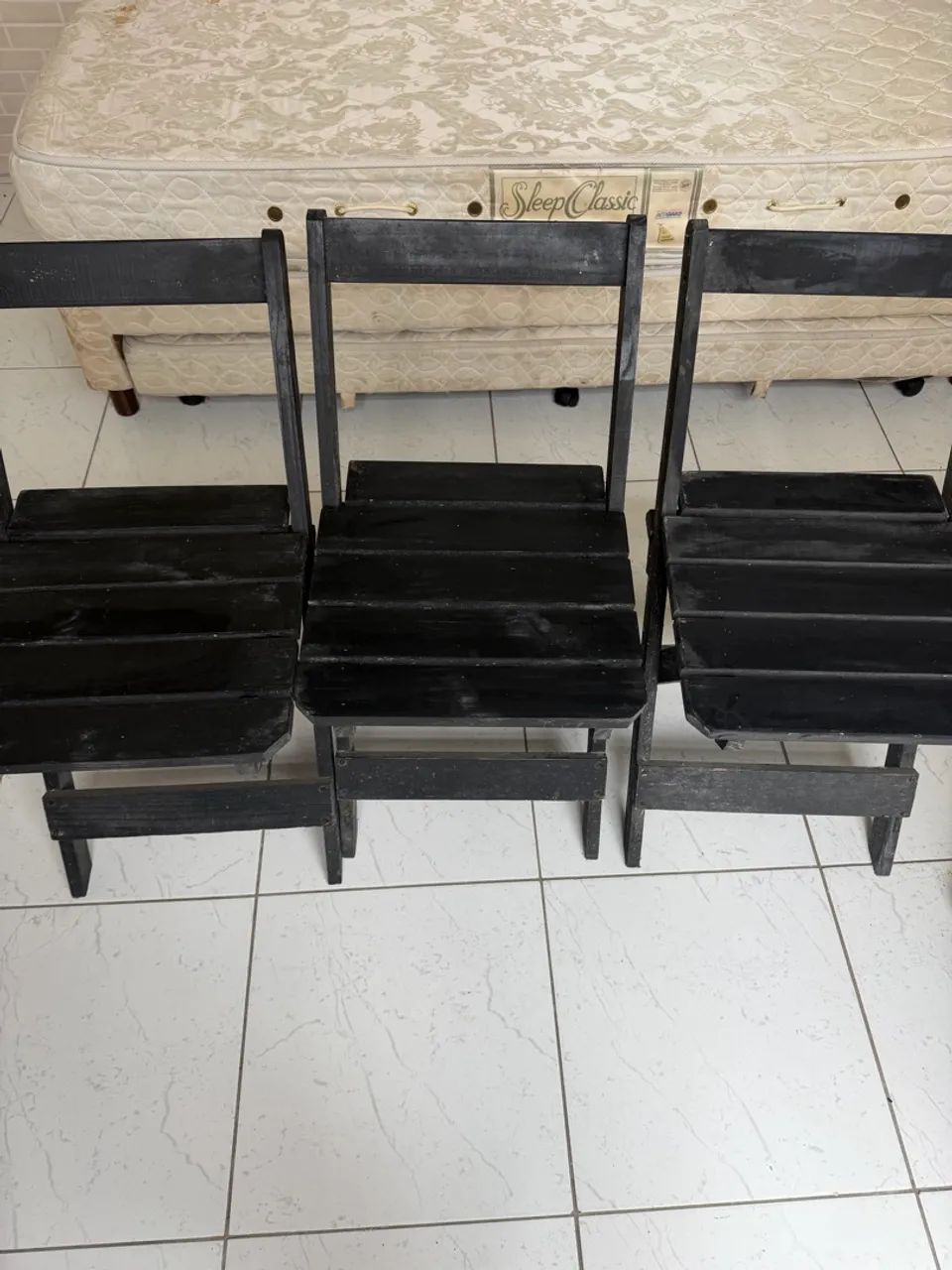 Mesa + cadeira de madeira 