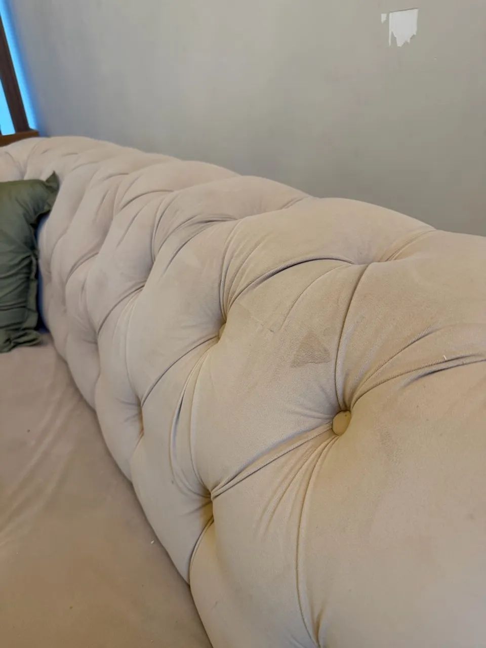 Sofá Capitonê 2,30 m sem detalhes. - Foto 3