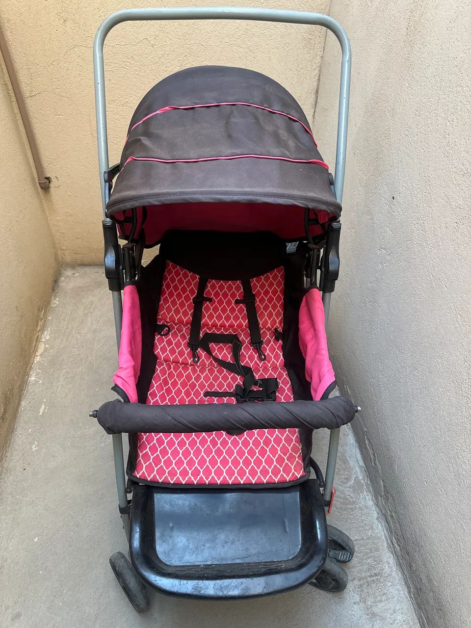 Vendo carrinho de bebê conservado 