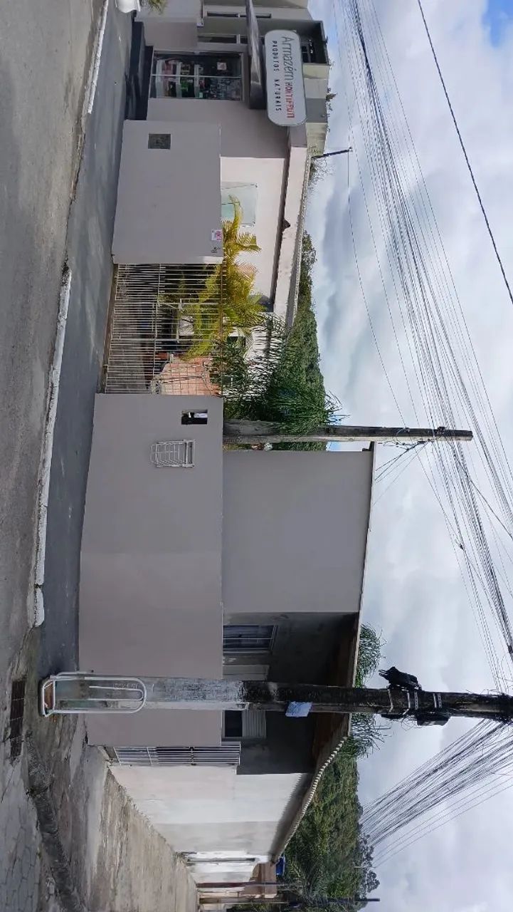 Vendo casa com mais 2 kitnet prontos mais 1 sala comercial tudo pronto ! 