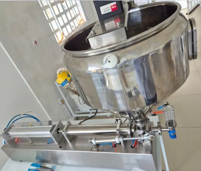 ENVASADORA Semi-Automática para Pastosos e Cremes usada EXCELENTE - Foto 2