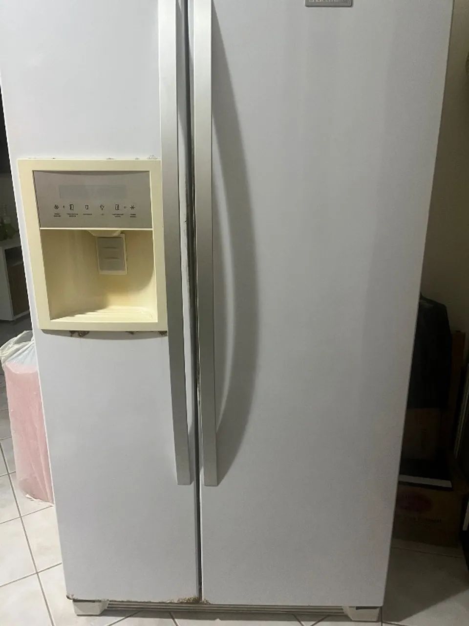 Geladeira side by side Electrolux. 