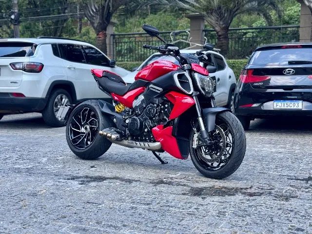 Ducati Diavel V4 2024