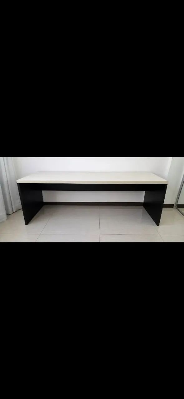 Mesa de escritório em perfeito estado