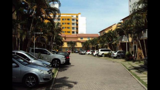 Casa triplex com três quartos em condomínio de casas em Jardim Camburi - Foto 2