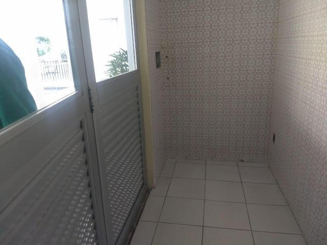 Dois quartos na Barra - Excelente localização - Foto 6