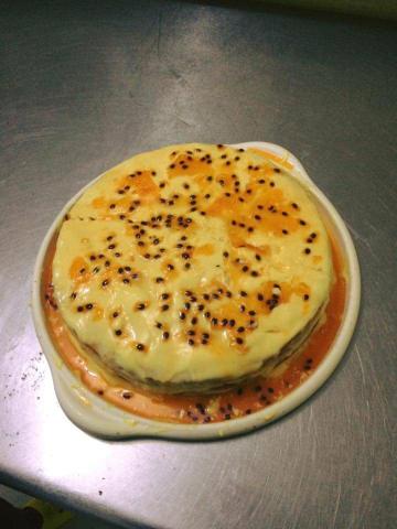 Trabalho com doces salgados e bolo de aniversário faça sua encomenda