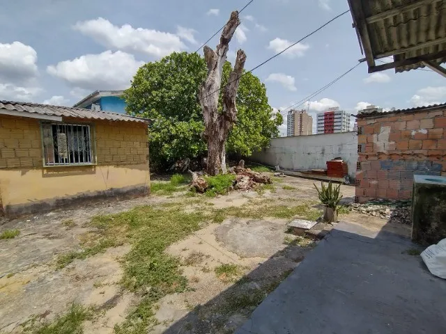 Propriedade com terreno de 583m² no parque 10 , proximo ao V8,(possui registro de imóveis)