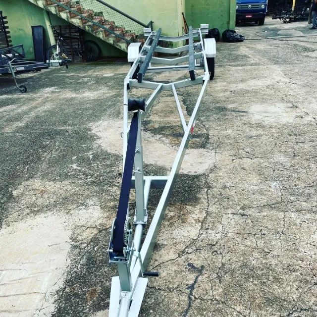  Carreta para lancha 16 e 17 pés sem freio - Foto 2