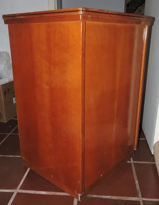 Antiguidade Relíquia - Máquina de costura reta Vigorelli, fabricada em 1959, em gabinete d - Foto 4