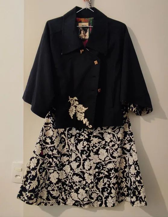 Conjunto blazer kimono e saia