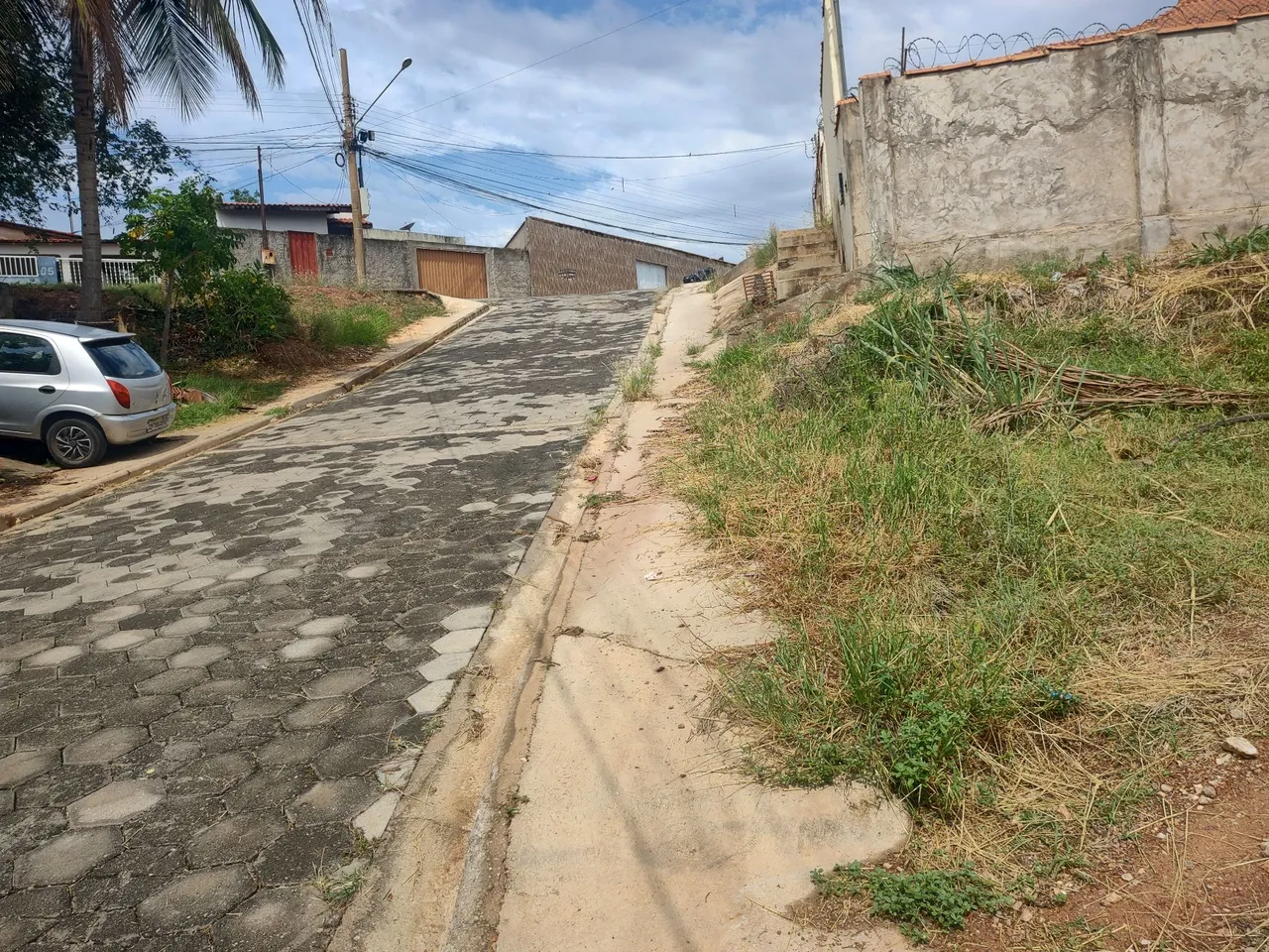 Vendo Terreno Centro Várzea Grande Rua Poeta Belmiro Braga próximo Couto Magalhães 