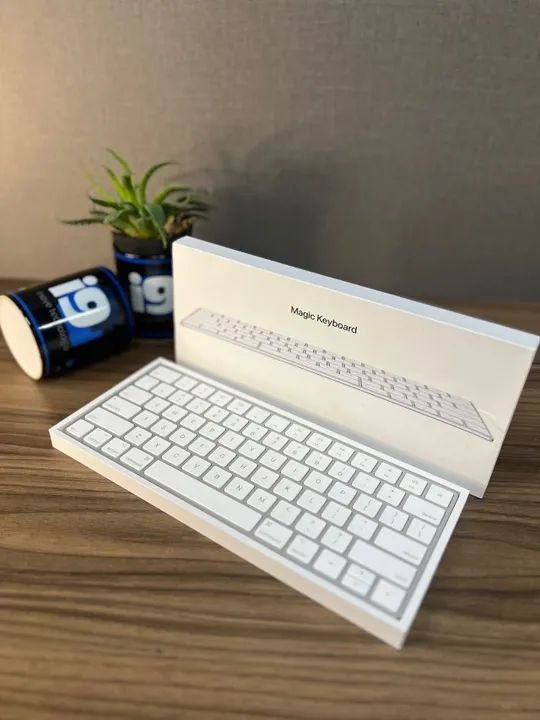Teclado Apple  Magic Keyboard Model A1644 Cor branco Acompanha caixa E cabo  - Foto 5