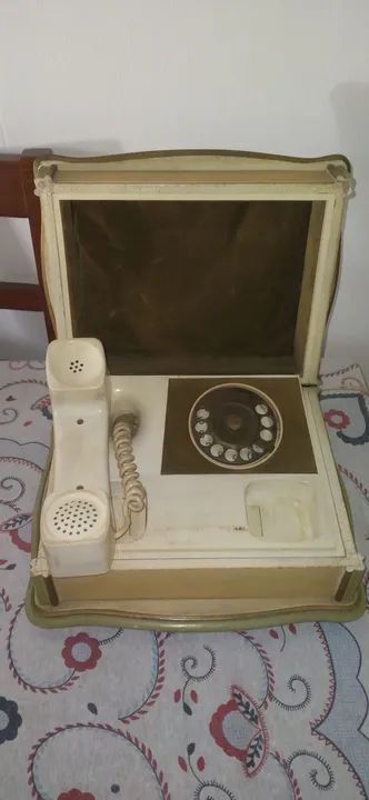 Telefone antigo de discar em estojo de madeira original  - Foto 2