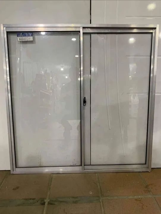 Janela de alumínio branco ou brilho e com grade,portas. Temos basculante a partir de 100,. - Foto 2