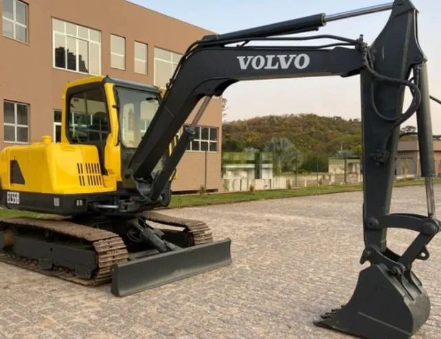  Mini Escavadeira Volvo EC55B - Foto 3