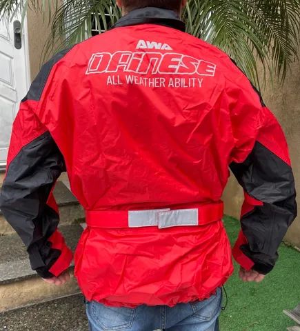 Jaqueta Dainese corta chuva