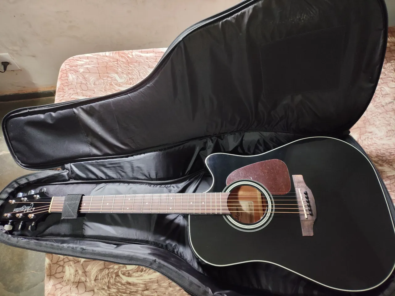 Violão Takamine