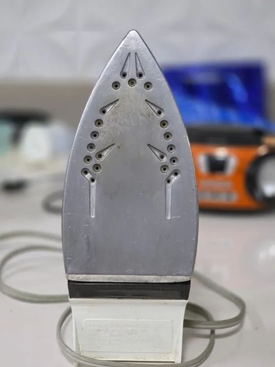 Ferro de passar roupas black e Decker  - Foto 4