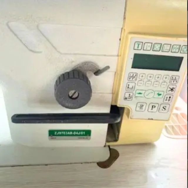 Maquina de Costura Reta Eletrônica Zoje Revisada - Foto 4