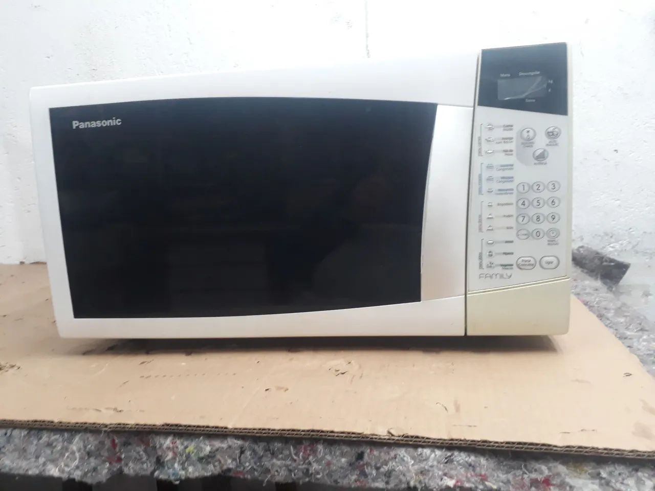 Microondas Panasonic 220v/32L c/garantia 3 meses.