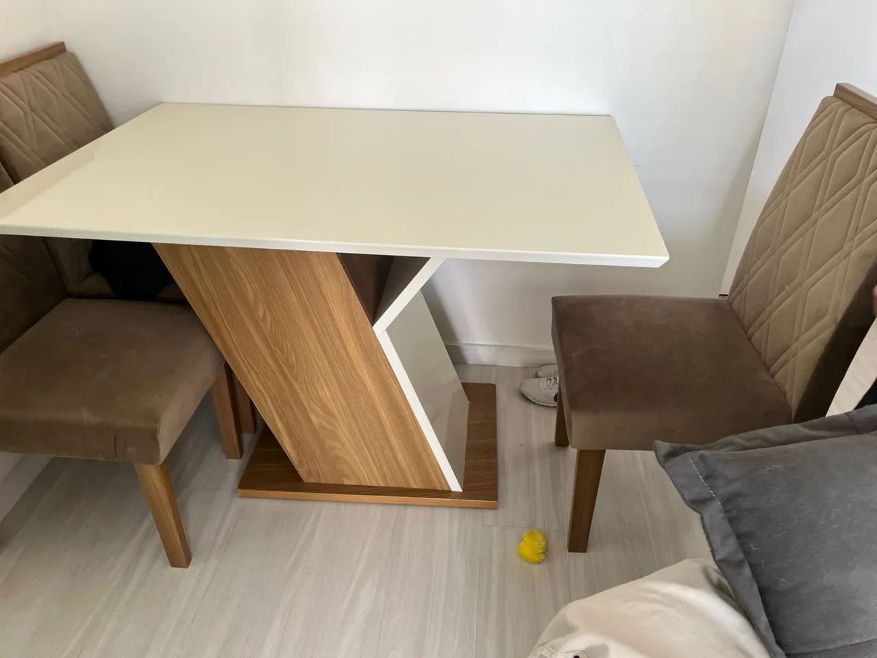 Dining table64352820250369122