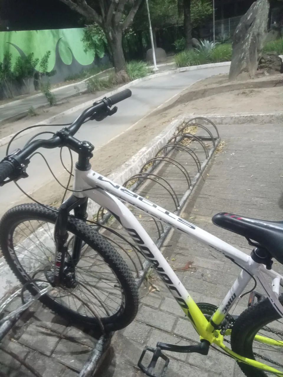 Bike Aro29 freio a óleo (2meses de uso) - Foto 3