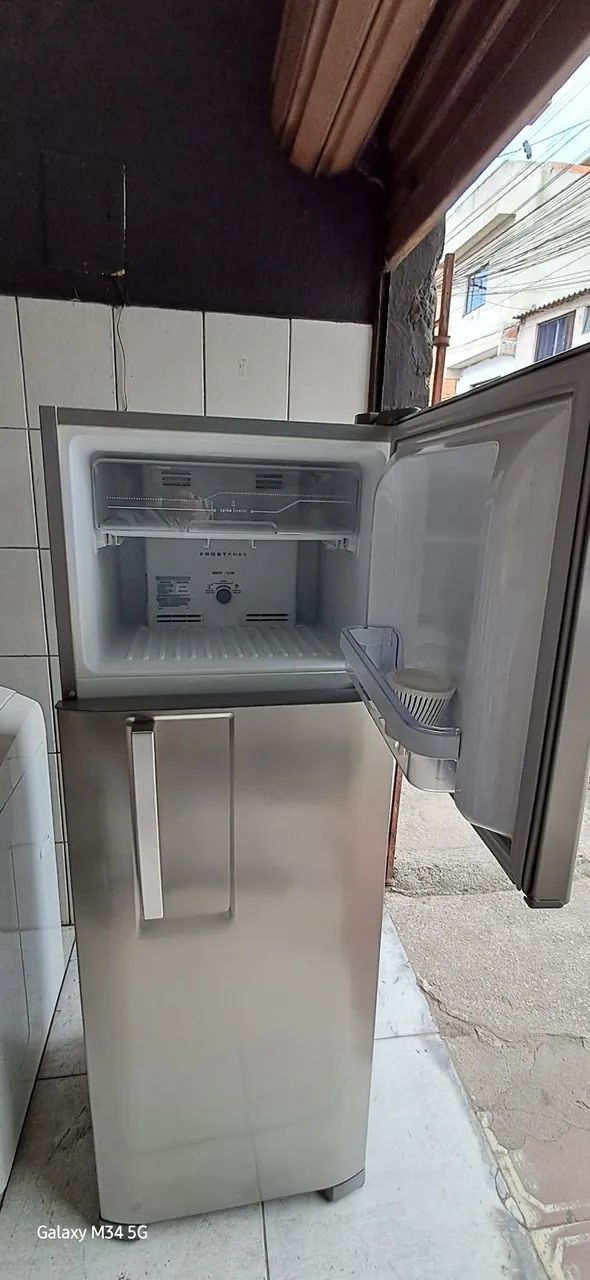 Geladeira Electrolux df36x Frost Free inox 310L  - Foto 2
