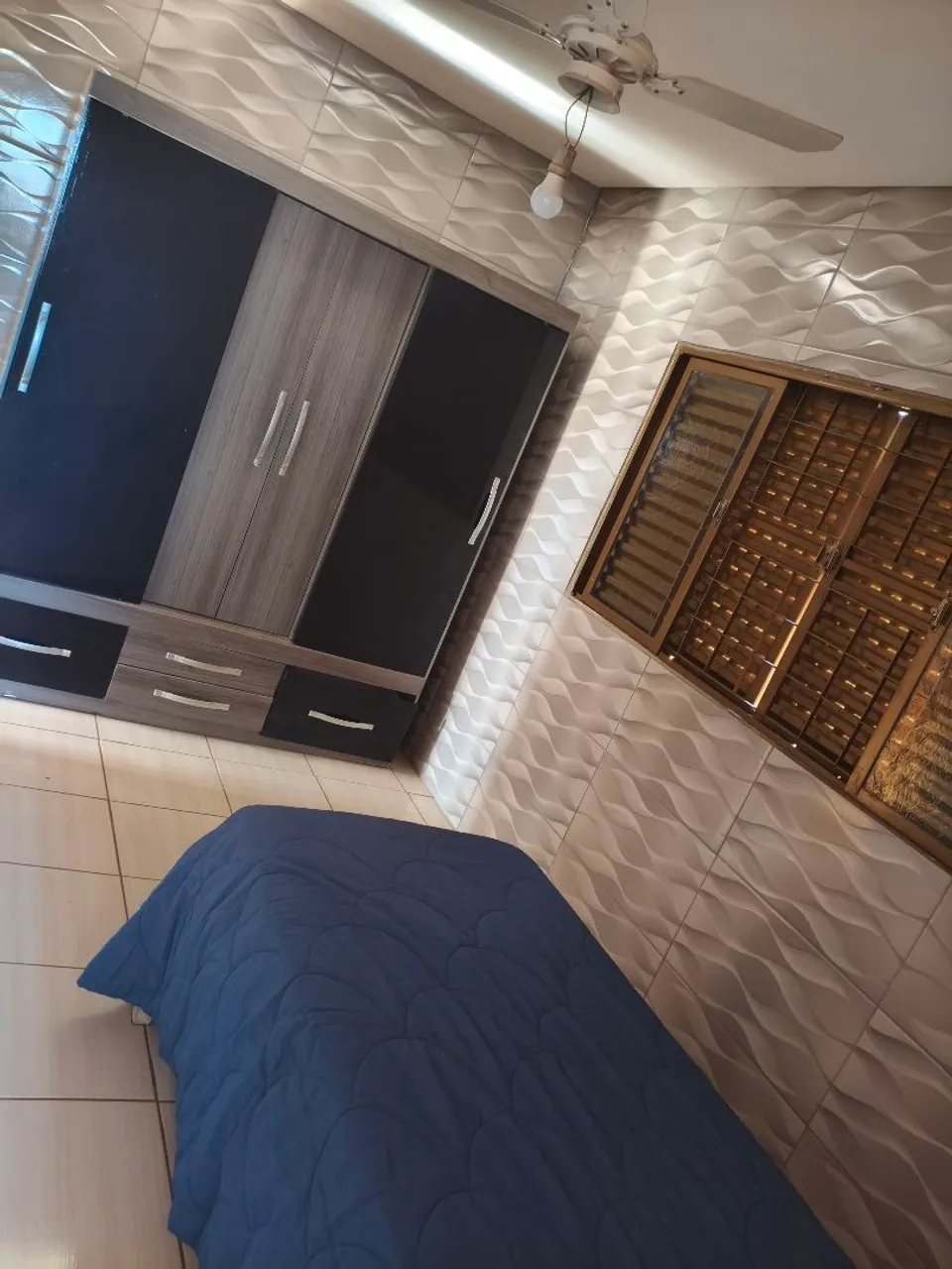 Alugo um quarto (suíte)