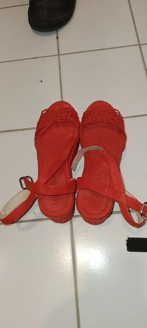 Sandálias vermelhas femininas