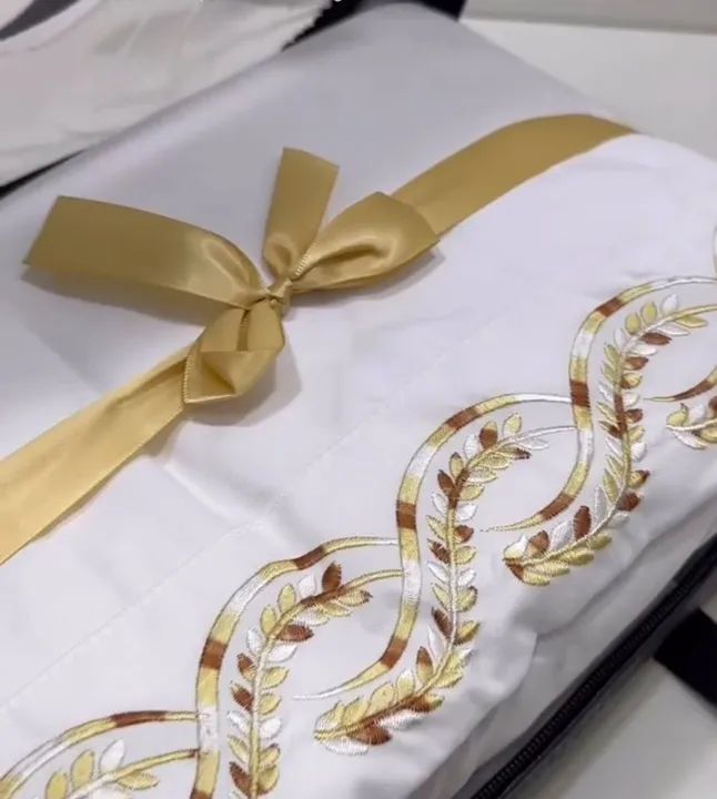 Kit de lençóis king branco bordados nas fronhas e lençol de cima  - Foto 3