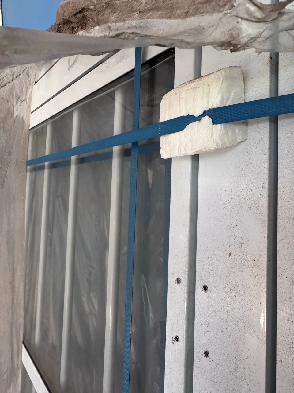 Porta Social Alumínio Branco Líder 210x80 - Direita (Postigo e Grade) - NOVA NA EMBALAGEM - Foto 4