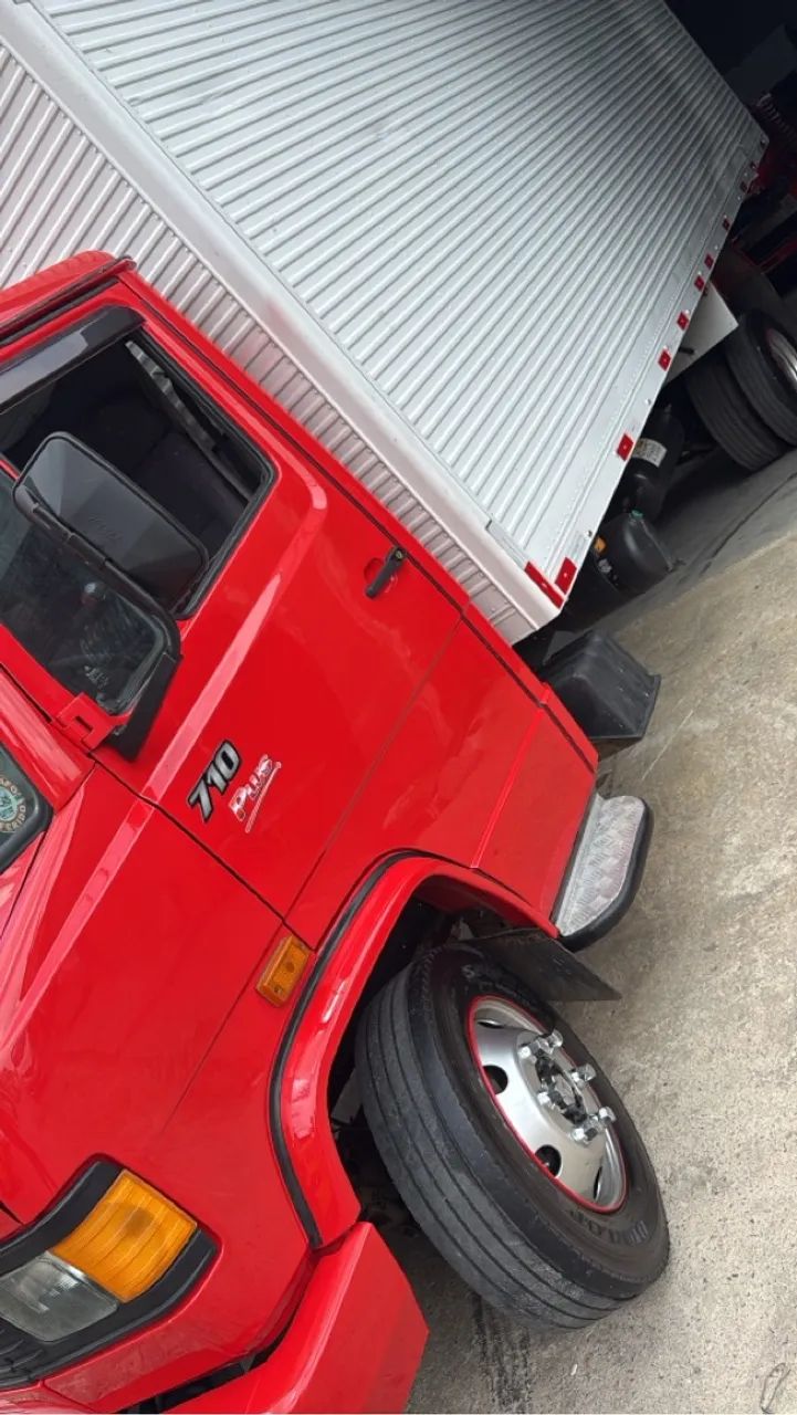 Mercedes 710 2011 baú de 6.20M - Foto 3