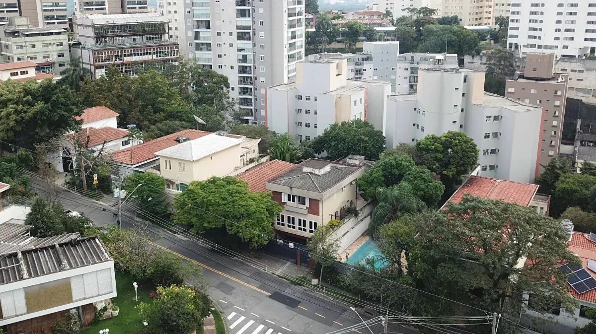 Sobrado para venda com 4 quartos, sendo 1 suíte, 300m² - Foto 2