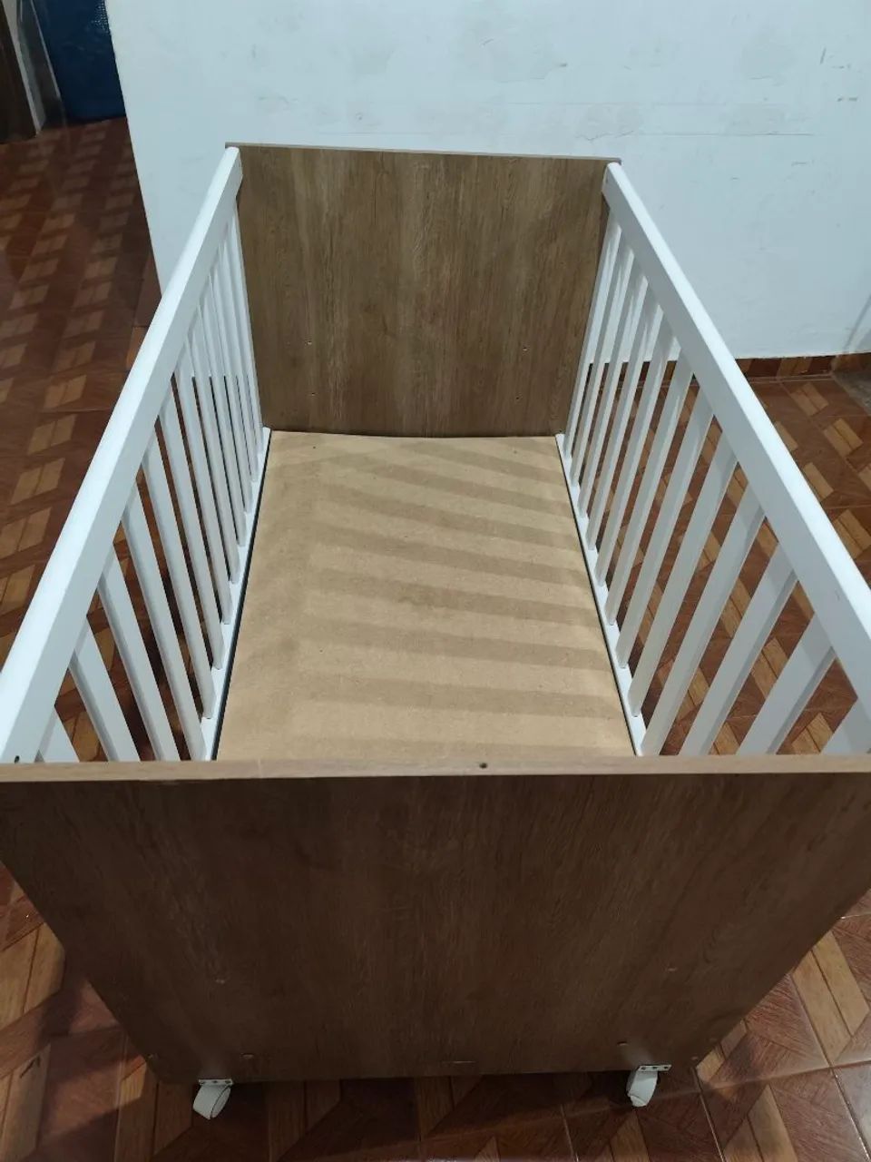 Berço com rodinhas + colchão + protetor 