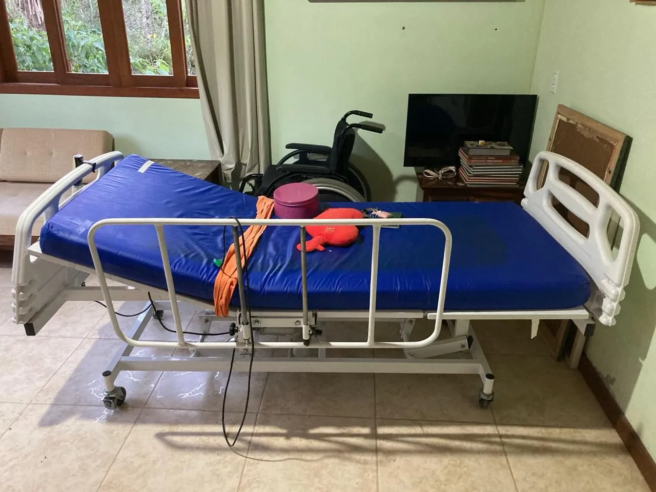 Cama Hospitalar Elétrica Articulada com colchão pneumático